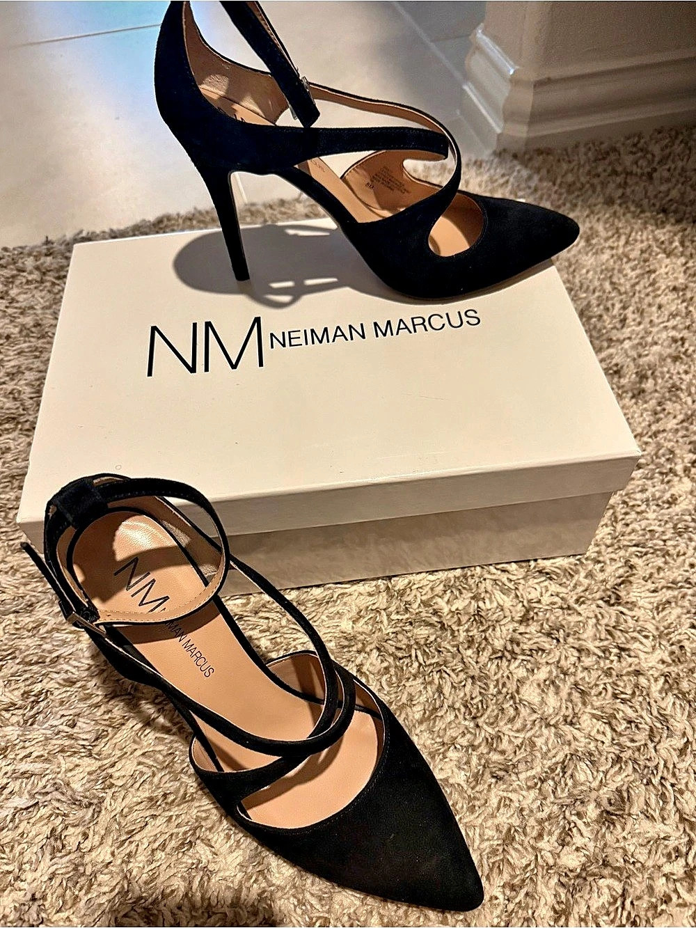 Neiman Marcus Black Pointed-Toe Heels Size US 8